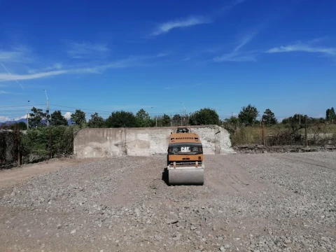 Inchiriez cilindru compactor